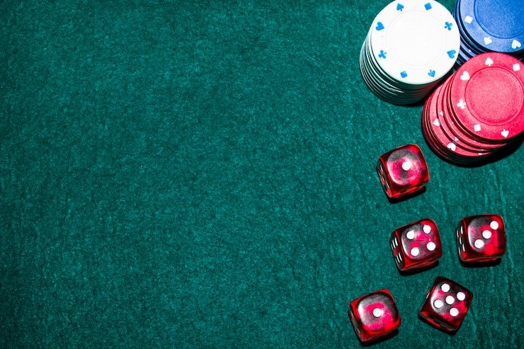 Layar permainan Three Card Poker di buah 77 menampilkan taruhan samping